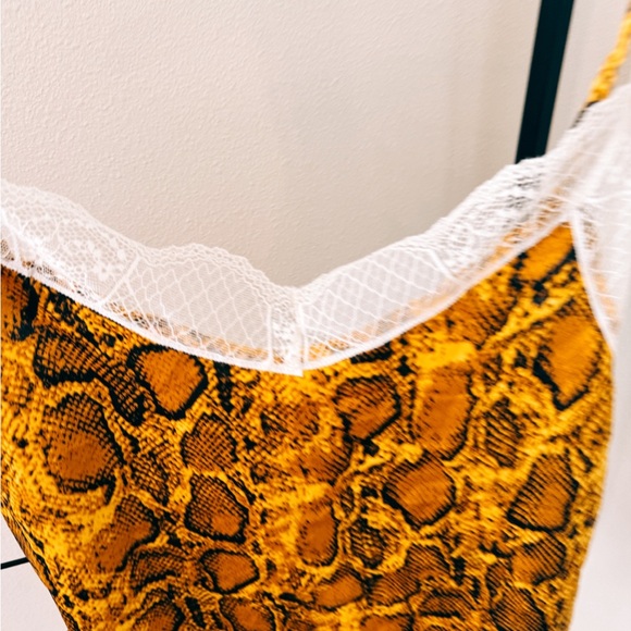 Giraffe print tank with lace detail - Picture 3 of 4